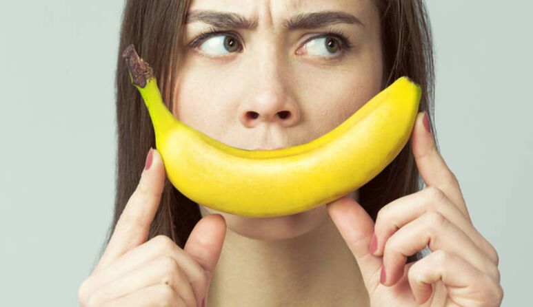 banános lány a pénisz megnagyobbítását masszázzsal utánozza